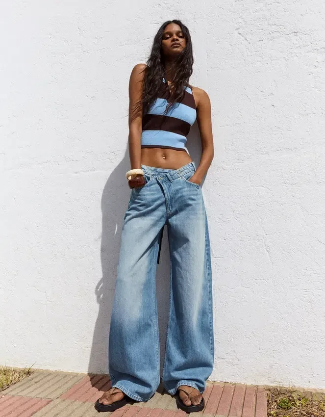 Jeans mit hoher Taille, Wide Leg und gekreuztem Bund – Hose Jeans mit hoher Taille, Wide Leg und gekreuztem Bund – Hose