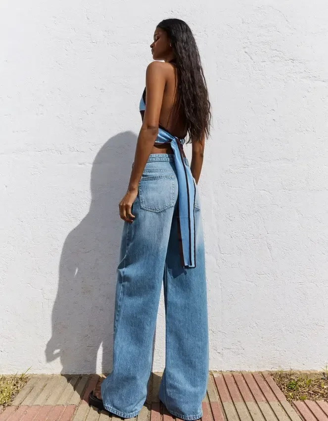 Jeans mit hoher Taille, Wide Leg und gekreuztem Bund – Hose Jeans mit hoher Taille, Wide Leg und gekreuztem Bund – Hose