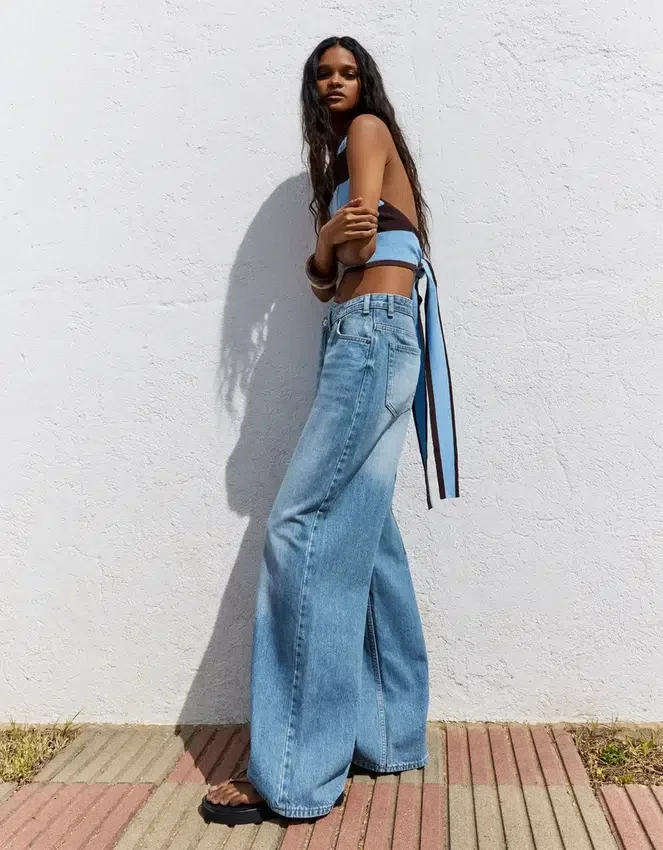 Jeans mit hoher Taille, Wide Leg und gekreuztem Bund – Hose Jeans mit hoher Taille, Wide Leg und gekreuztem Bund – Hose