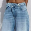 Jeans mit hoher Taille, Wide Leg und gekreuztem Bund – Hose Jeans mit hoher Taille, Wide Leg und gekreuztem Bund – Hose