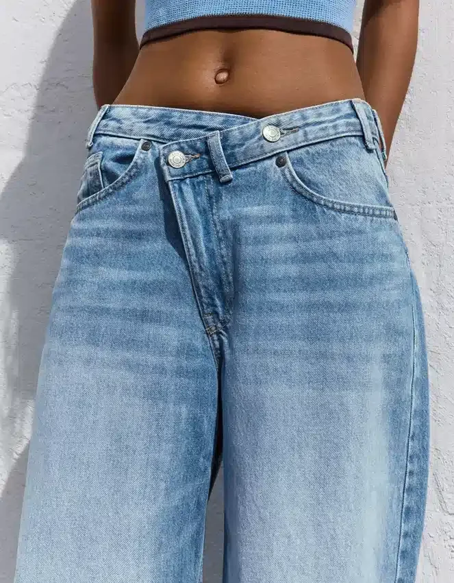 Jeans mit hoher Taille, Wide Leg und gekreuztem Bund – Hose Jeans mit hoher Taille, Wide Leg und gekreuztem Bund – Hose