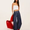 Jeans mit niedriger Leibhöhe und gedrehtem Ballon-Schnitt – Hosen Jeans mit niedriger Leibhöhe und gedrehtem Ballon-Schnitt – Hosen