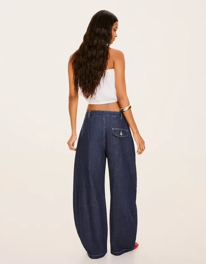 Jeans mit niedriger Leibhöhe und gedrehtem Ballon-Schnitt – Hosen Jeans mit niedriger Leibhöhe und gedrehtem Ballon-Schnitt – Hosen