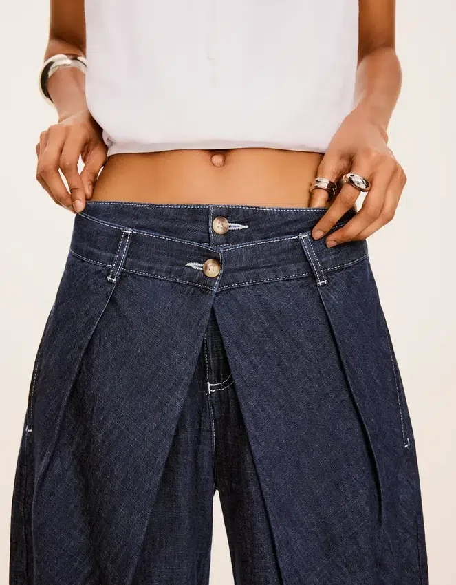 Jeans mit niedriger Leibhöhe und gedrehtem Ballon-Schnitt – Hosen Jeans mit niedriger Leibhöhe und gedrehtem Ballon-Schnitt – Hosen