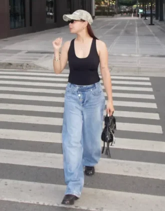 Jeans mit niedriger Leibhöhe, Wide Leg-Bein und Knöpfen vorne