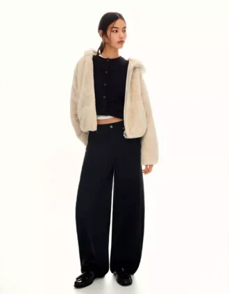 Kapuzenjacke aus Kunstpelz – Jacken und Trenchcoats