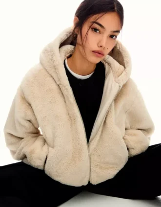 Kapuzenjacke aus Kunstpelz – Jacken und Trenchcoats