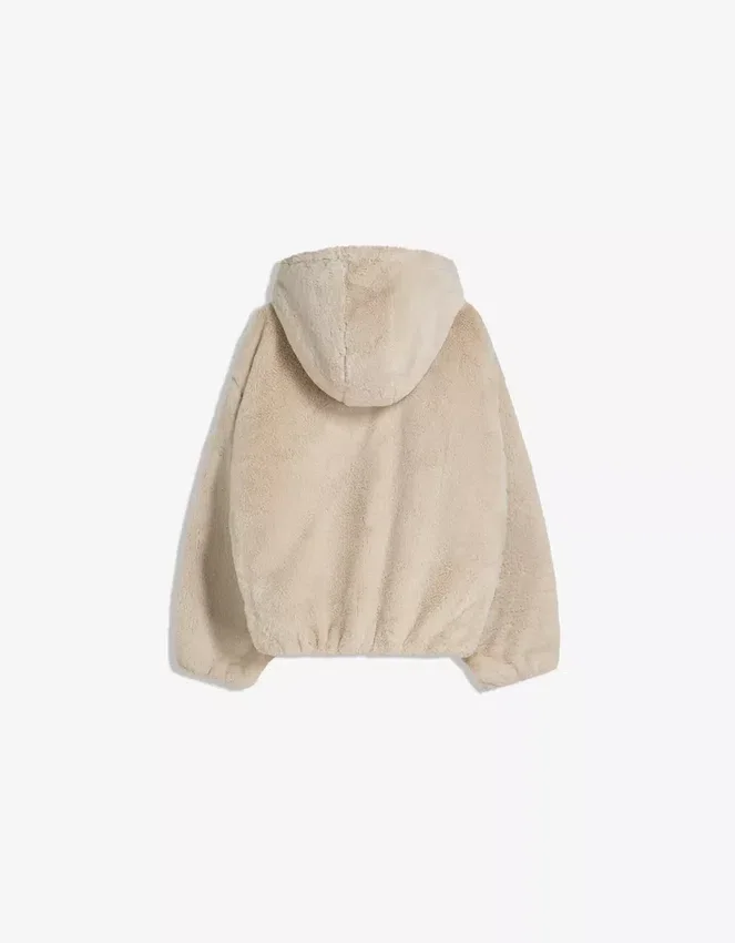Kapuzenjacke aus Kunstpelz – Jacken und Trenchcoats Kapuzenjacke aus Kunstpelz – Jacken und Trenchcoats