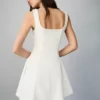 Kleid mit ausgestelltem Rock Kleid mit ausgestelltem Rock