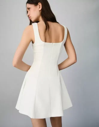 Kleid mit ausgestelltem Rock
