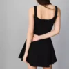 Kleid mit ausgestelltem Rock Kleid mit ausgestelltem Rock
