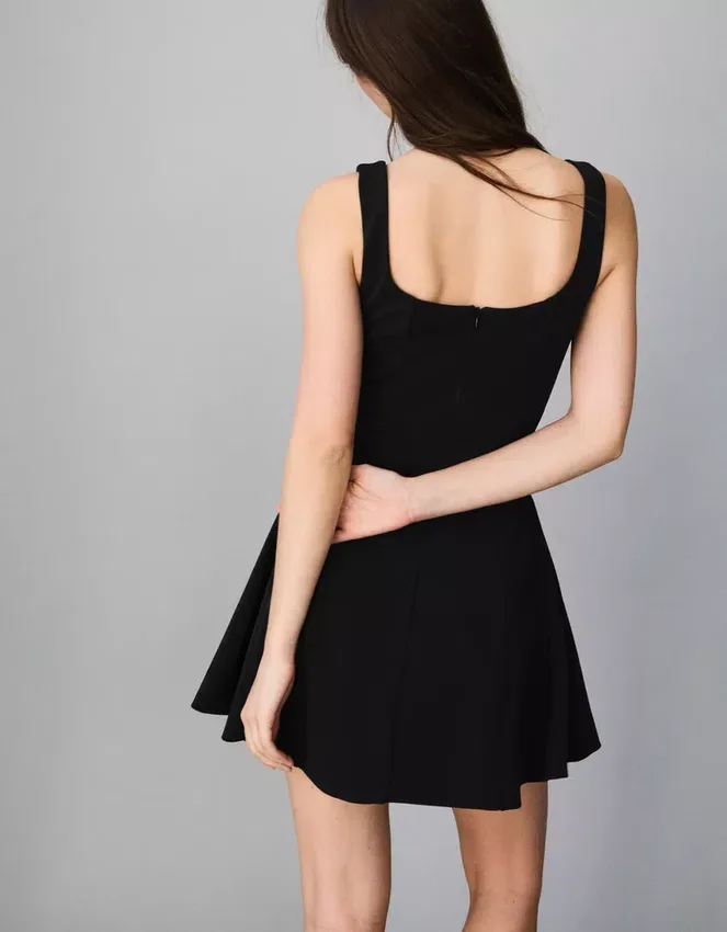 Kleid mit ausgestelltem Rock Kleid mit ausgestelltem Rock