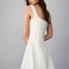 Kleid mit ausgestelltem Rock Kleid mit ausgestelltem Rock