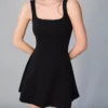 Kleid mit ausgestelltem Rock Kleid mit ausgestelltem Rock