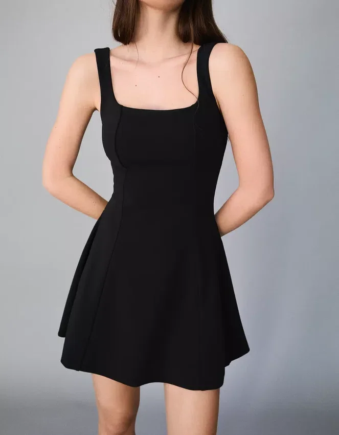 Kleid mit ausgestelltem Rock Kleid mit ausgestelltem Rock