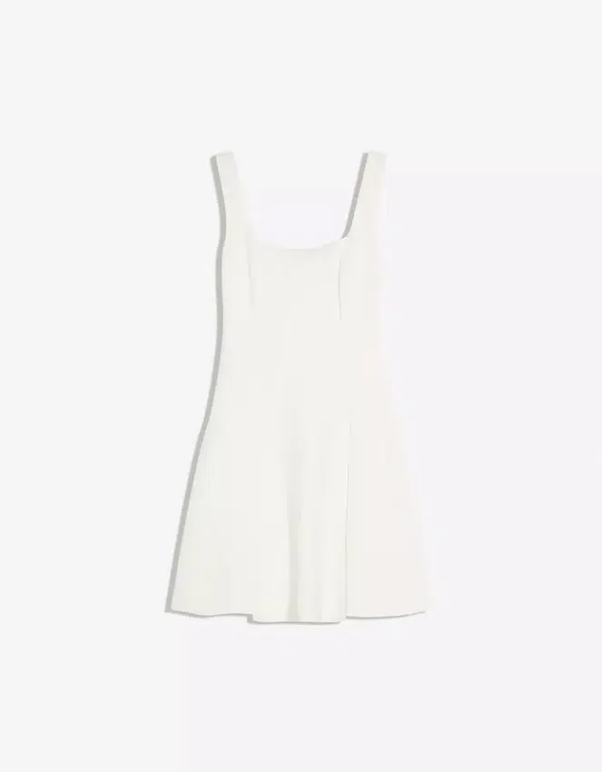 Kleid mit ausgestelltem Rock Kleid mit ausgestelltem Rock