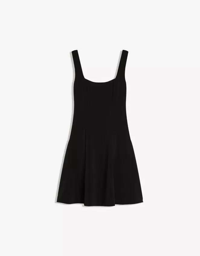 Kleid mit ausgestelltem Rock Kleid mit ausgestelltem Rock