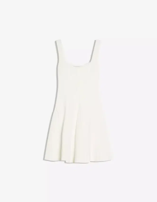 Kleid mit ausgestelltem Rock Kleid mit ausgestelltem Rock
