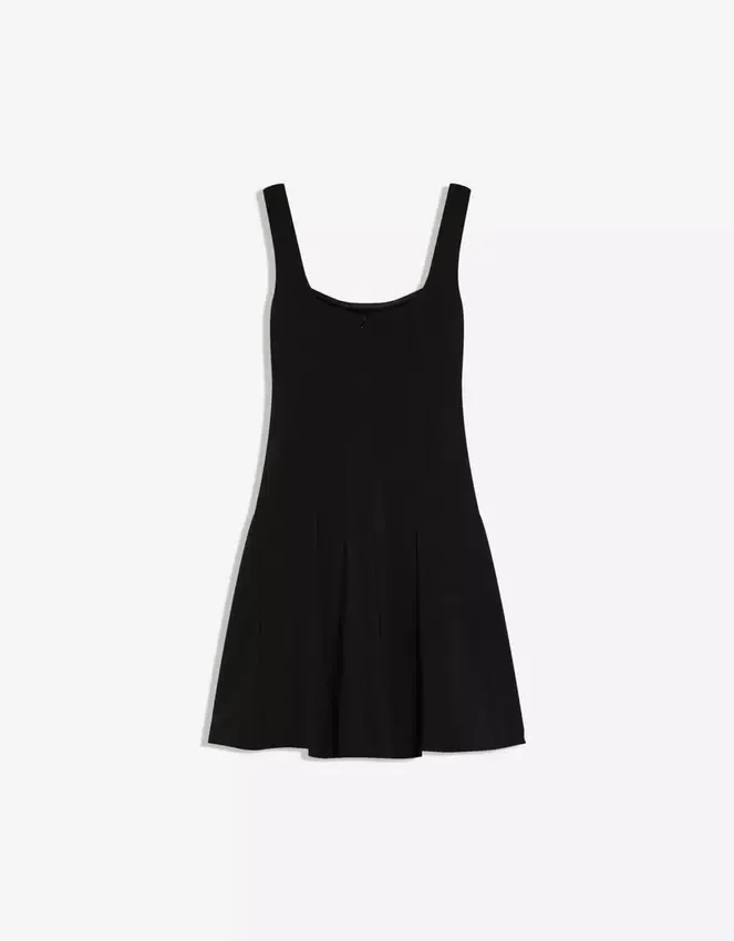 Kleid mit ausgestelltem Rock Kleid mit ausgestelltem Rock