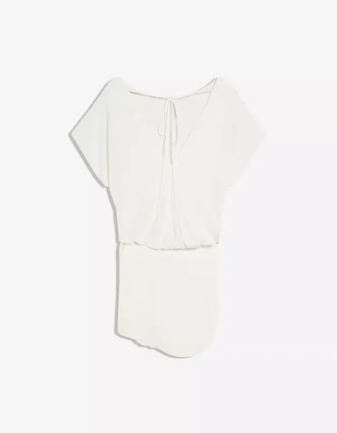 Kleid mit offenem Rücken und drapiertem Rock Kleid mit offenem Rücken und drapiertem Rock