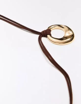 Kordelkette mit Anhänger – Schmuck