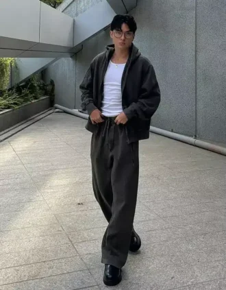Kürzliches Sweatshirt mit Reißverschluss in boxiger Fit-Passform
