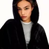 Kunstpelz-Kapuzenjacke – Jacken und Trenchcoats