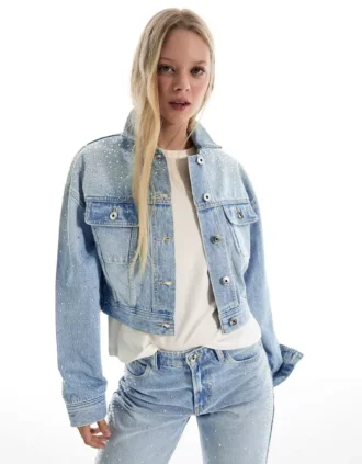 Kurze Denim-Jacke mit Strasssteinen – Jacken und Trenchcoats