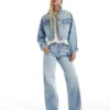 Kurze Denim-Jacke mit Strasssteinen – Jacken und Trenchcoats Kurze Denim-Jacke mit Strasssteinen – Jacken und Trenchcoats