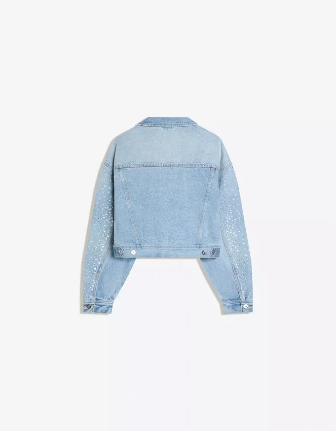 Kurze Denim-Jacke mit Strasssteinen – Jacken und Trenchcoats Kurze Denim-Jacke mit Strasssteinen – Jacken und Trenchcoats