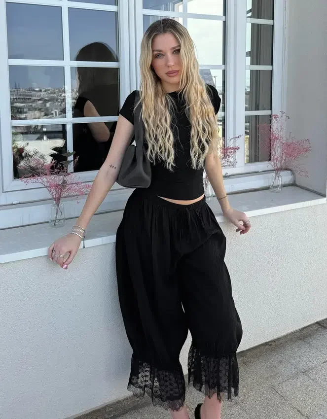 Kurze Lace-Hose mit tiefem Schritt – #Bershkastyle – Damen Kurze Lace-Hose mit tiefem Schritt – #Bershkastyle – Damen