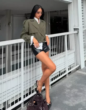 Kurzer Trenchcoat mit Ballon-Effekt