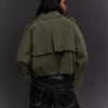Kurzer Trenchcoat mit Ballon-Effekt – Jacken und Mäntel Kurzer Trenchcoat mit Ballon-Effekt – Jacken und Mäntel