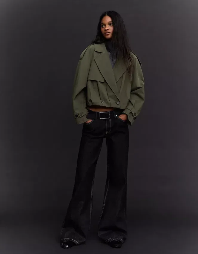 Kurzer Trenchcoat mit Ballon-Effekt – Jacken und Mäntel Kurzer Trenchcoat mit Ballon-Effekt – Jacken und Mäntel