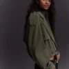 Kurzer Trenchcoat mit Ballon-Effekt – Jacken und Mäntel Kurzer Trenchcoat mit Ballon-Effekt – Jacken und Mäntel