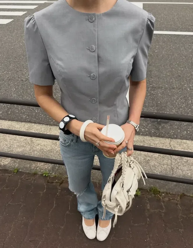 Kurzärmeliger Blazer mit Puffärmeln auf Shorts Kurzärmeliger Blazer mit Puffärmeln auf Shorts