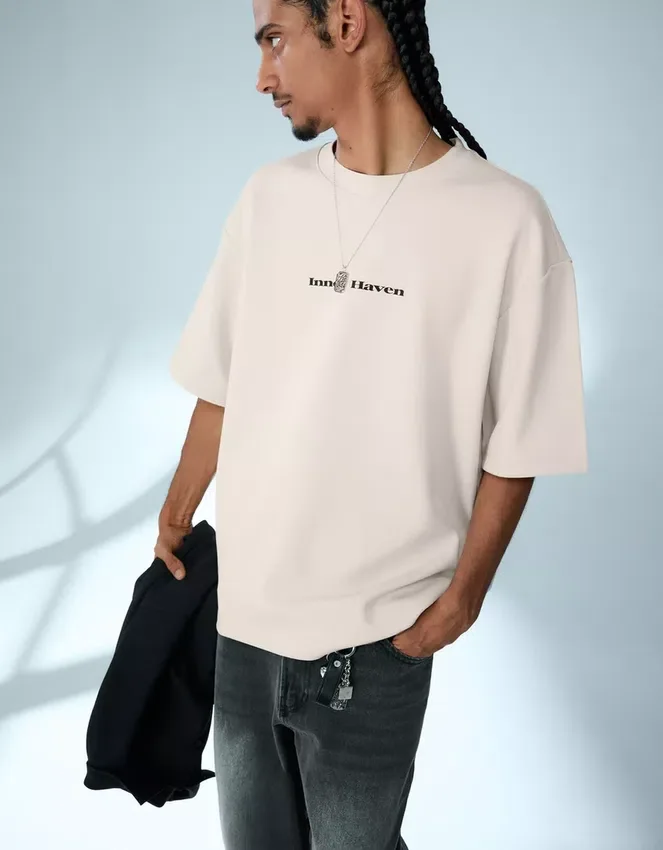Kurzärmeliges Plüsch-T-Shirt mit Aufdruck – T-Shirts und Poloshirts Kurzärmeliges Plüsch-T-Shirt mit Aufdruck – T-Shirts und Poloshirts