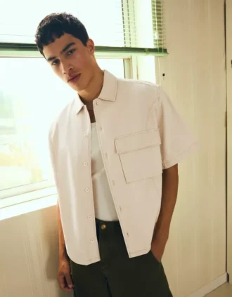 Kurzärmeliges Shirt mit gerader Fit-Passform – Shirts