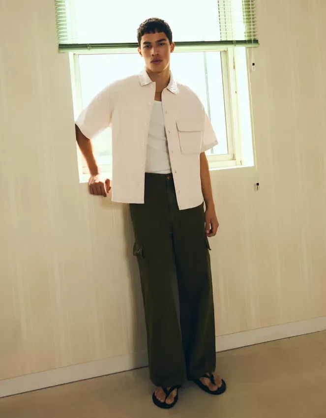 Kurzärmeliges Shirt mit gerader Fit-Passform – Shirts Kurzärmeliges Shirt mit gerader Fit-Passform – Shirts