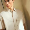Kurzärmeliges Shirt mit gerader Fit-Passform – Shirts Kurzärmeliges Shirt mit gerader Fit-Passform – Shirts