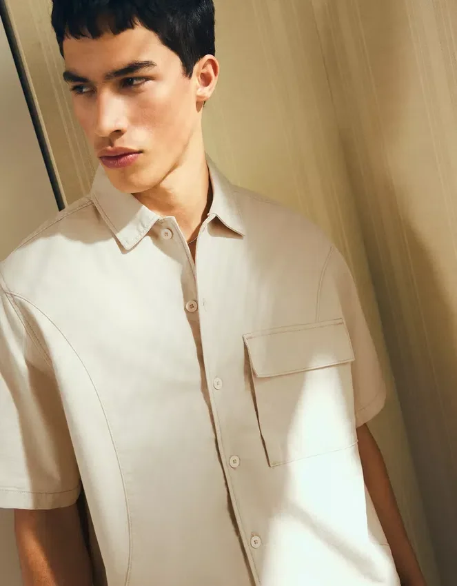 Kurzärmeliges Shirt mit gerader Fit-Passform – Shirts Kurzärmeliges Shirt mit gerader Fit-Passform – Shirts