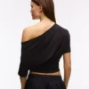 Kurzärmeliges T-Shirt mit asymmetrischem Schnitt – T-Shirts – Damen