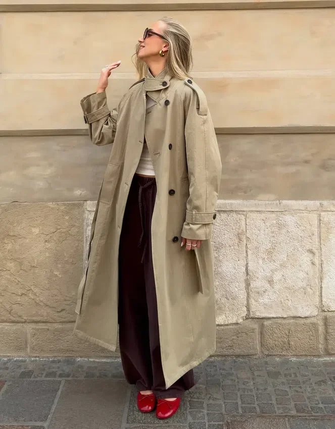 Langer Trenchcoat mit Gürtel Langer Trenchcoat mit Gürtel