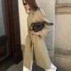 Langer Trenchcoat mit Gürtel – Jacken und Mäntel
