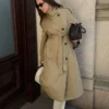 Langer Trenchcoat mit Gürtel – Jacken und Mäntel