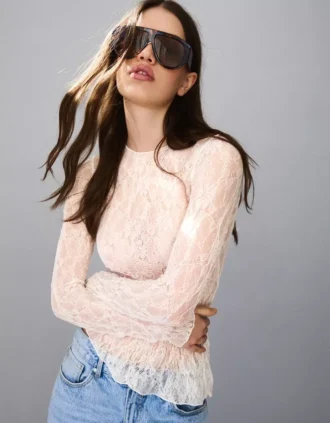 Langärmiges T-Shirt aus blonder Spitze mit Rüschen