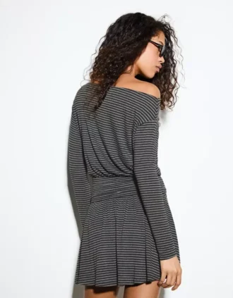 Langärmliges Minikleid mit Schärpe