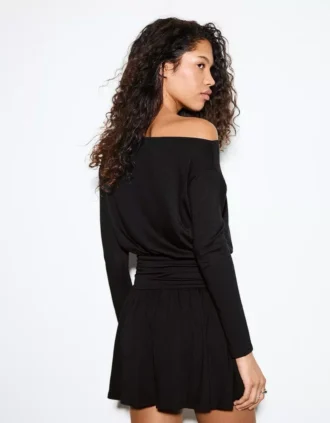 Langärmliges Minikleid mit Schärpe