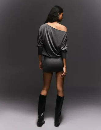 Langärmliges Minikleid mit tailliertem Rock