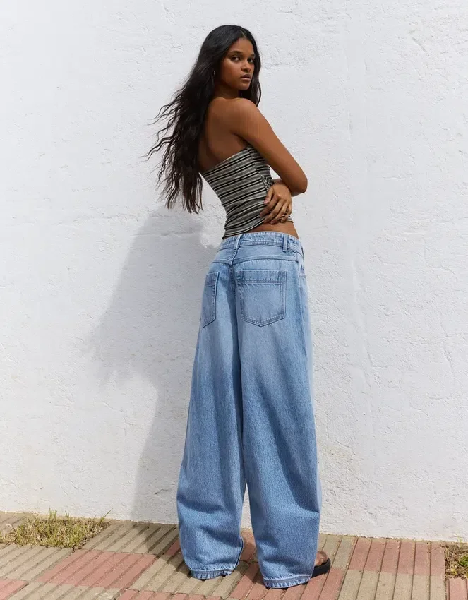 Low-Rise-Jeans mit Wide Leg und Knopfleiste vorne – Hose Low-Rise-Jeans mit Wide Leg und Knopfleiste vorne – Hose